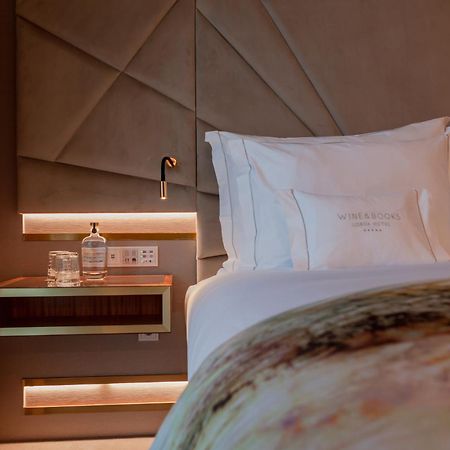 Wine & Books Lisboa Hotel المظهر الخارجي الصورة A bedroom at The Hari