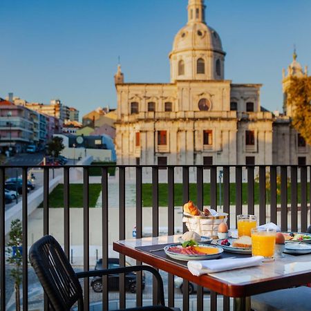 Wine & Books Lisboa Hotel المظهر الخارجي الصورة Breakfast at the hotel