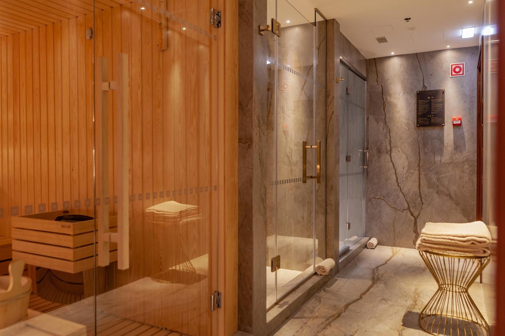 Wine & Books Lisboa Hotel المظهر الخارجي الصورة A shower room