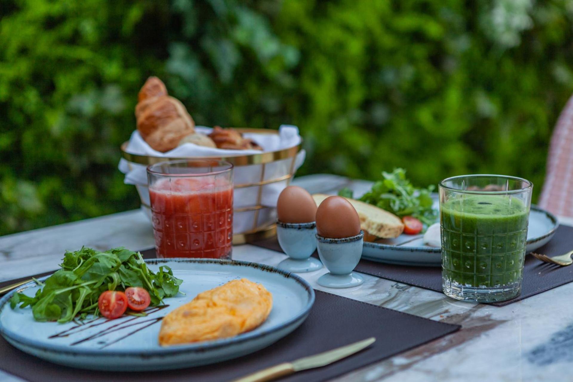 Wine & Books Lisboa Hotel المظهر الخارجي الصورة Breakfast at the Hotel