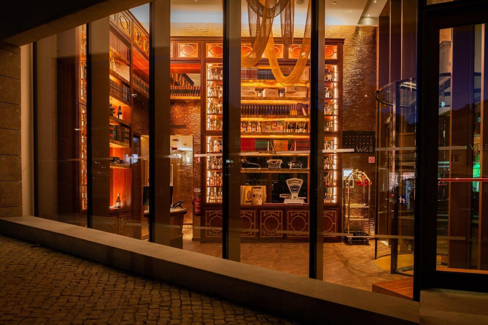 Wine & Books Lisboa Hotel المظهر الخارجي الصورة The bar at the Mandarin Oriental, Munich