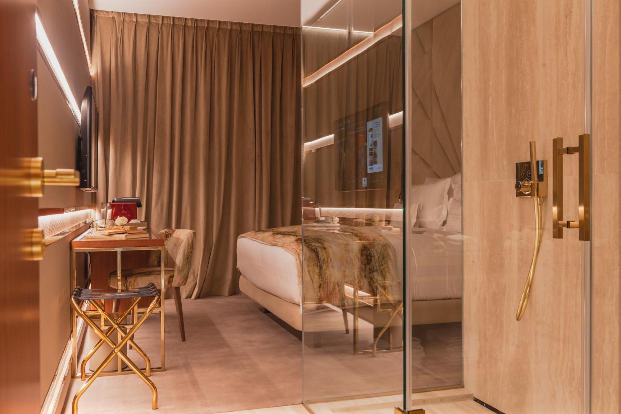 Wine & Books Lisboa Hotel الغرفة الصورة A room at the Mandarin Oriental