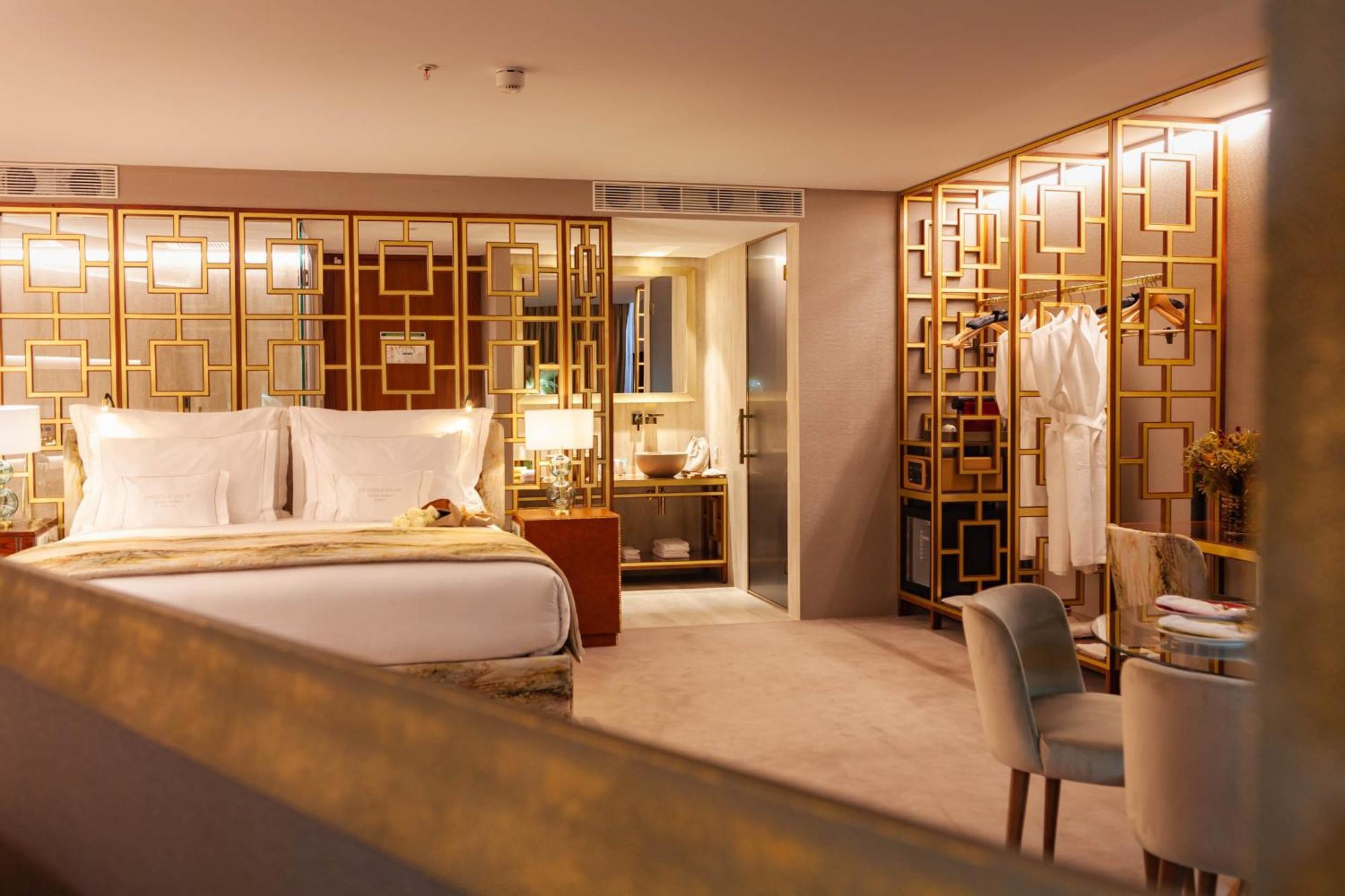 Wine & Books Lisboa Hotel الغرفة الصورة A suite at the Mandarin Oriental, London