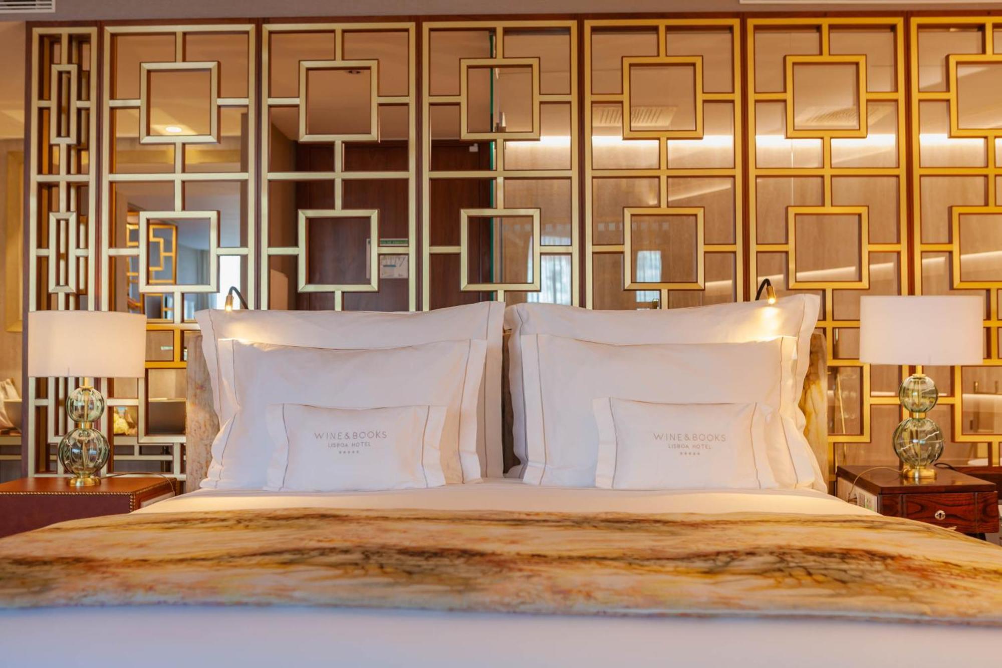 Wine & Books Lisboa Hotel الغرفة الصورة A bedroom at the hotel
